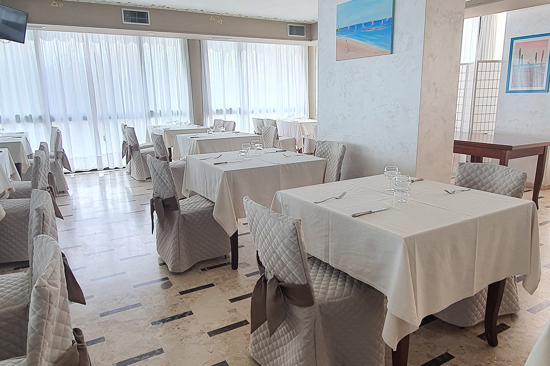 "Perlato del Sole"- Hotel Solarium San
            Benedetto del Tronto Sala Ristorante