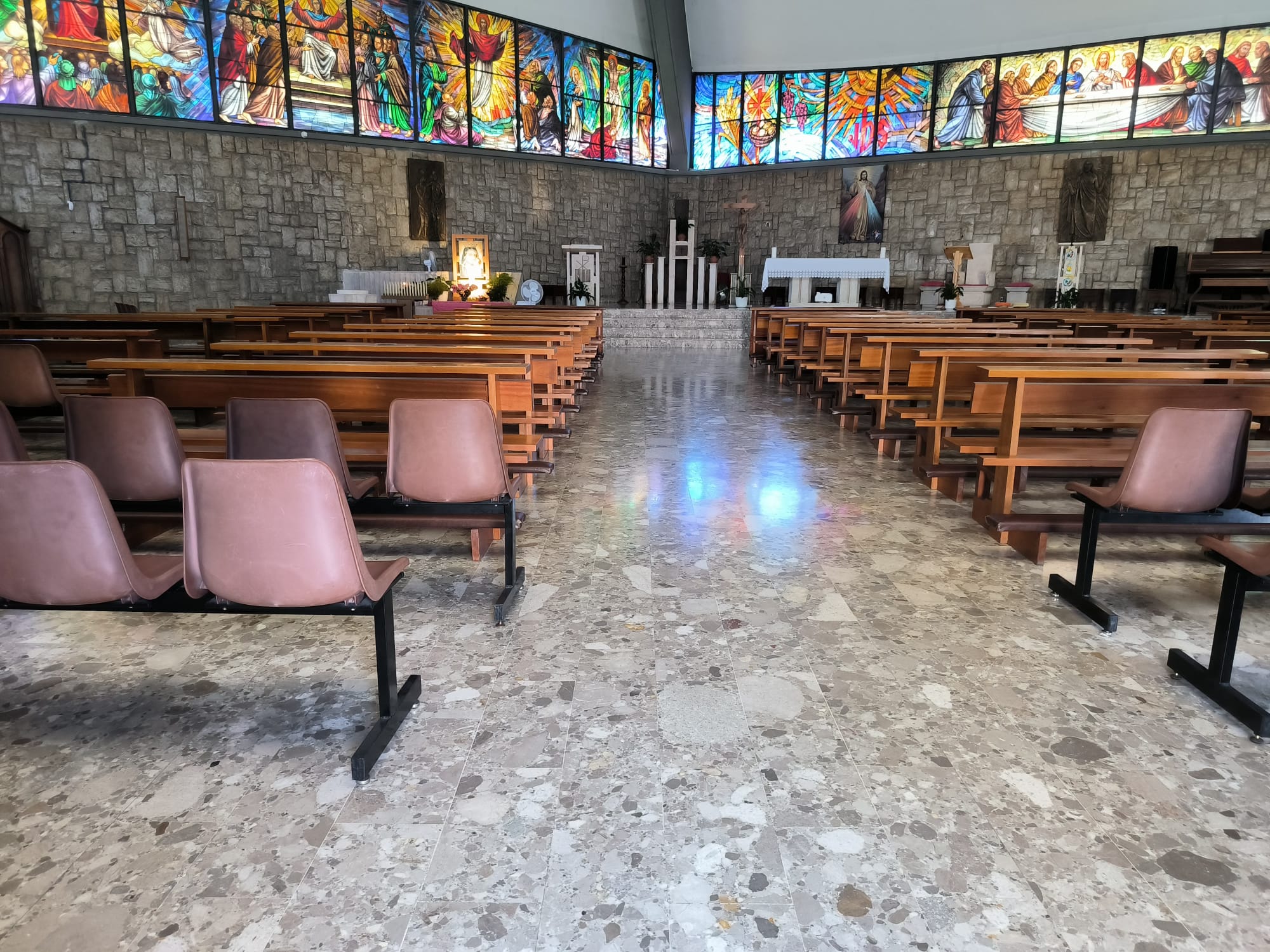 "Perlato del
            Sole" - Chiesa S.Antonio di Padova (AP) Navata
            centrale