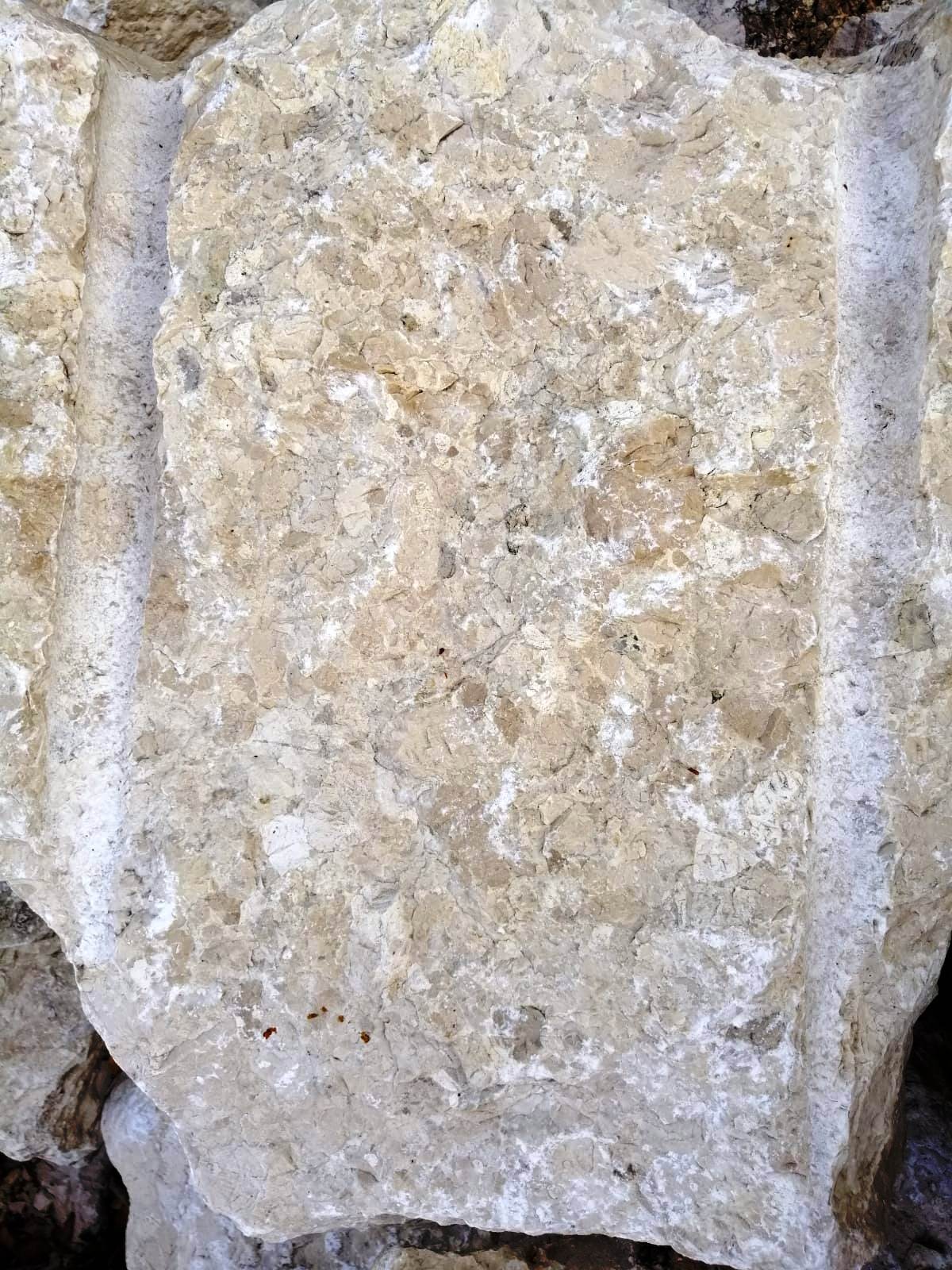 Pietra Grezza di
            Perlato del Sole