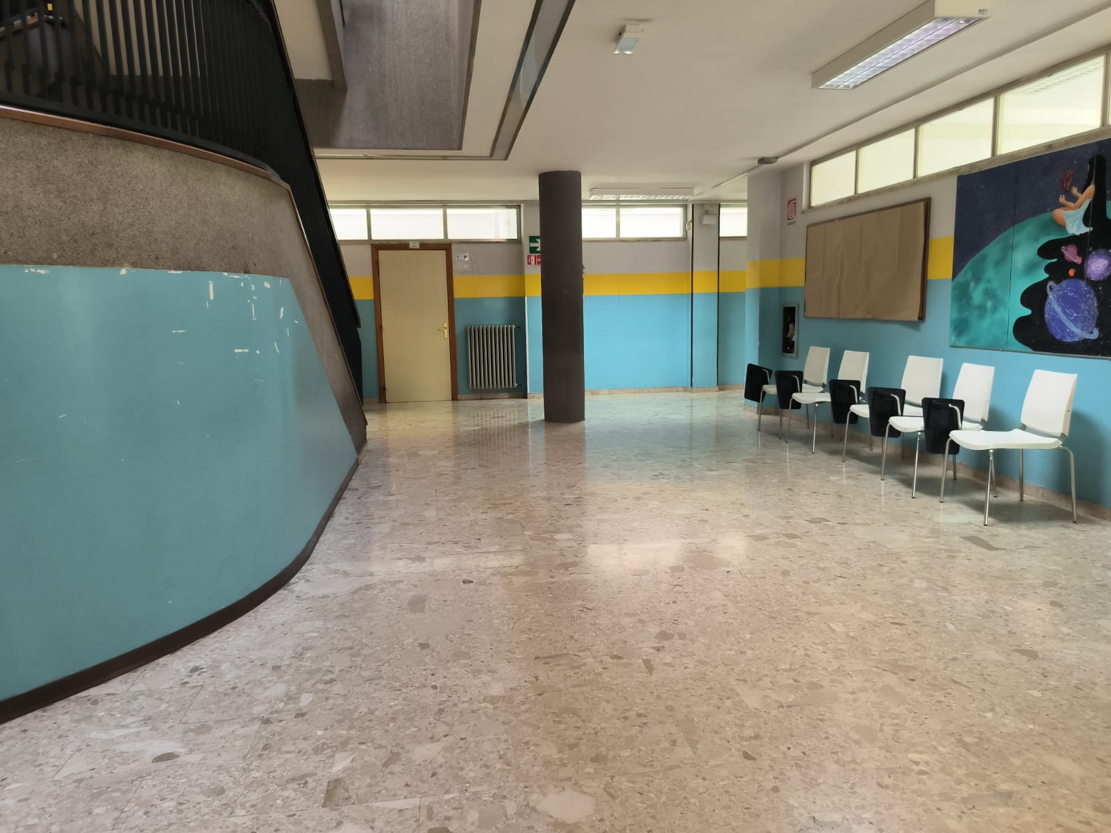 "Perlato del Sole"
            - Liceo Scientifico A.Orsini (AP) Atrio principale