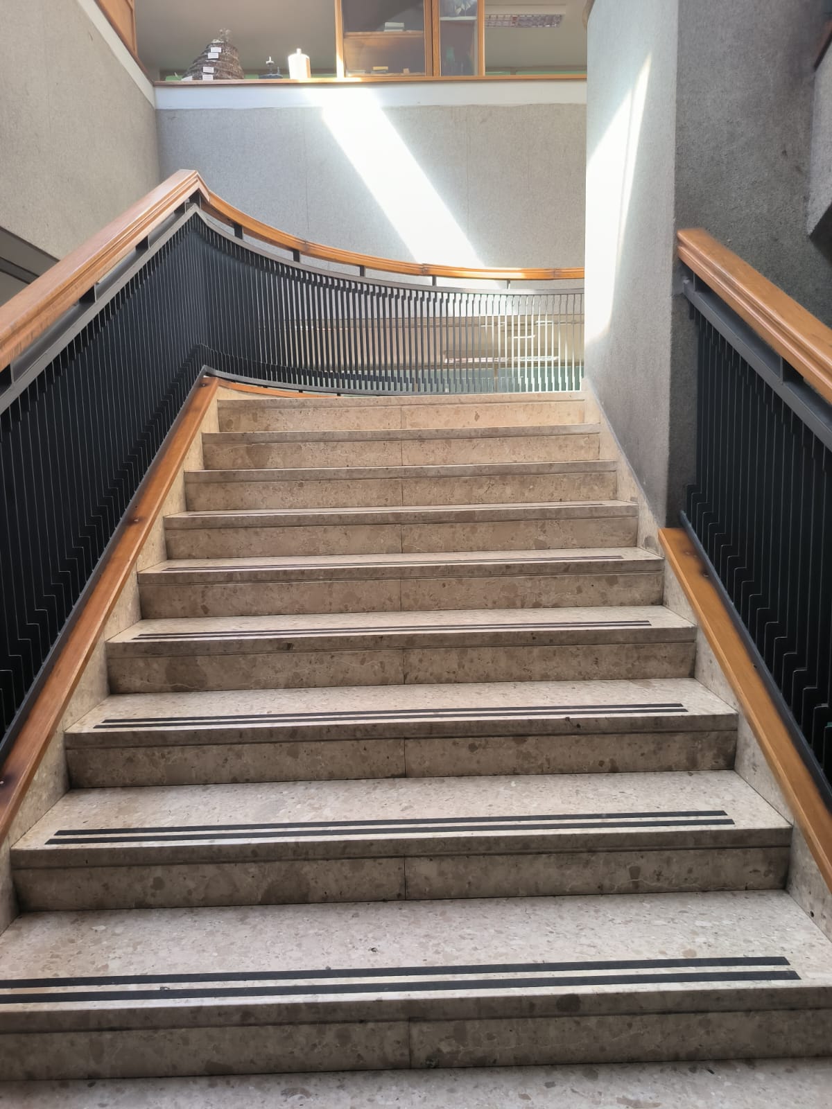 "Perlato del Sole"
            - Liceo Scientifico A. Orsini (AP) Scala principale