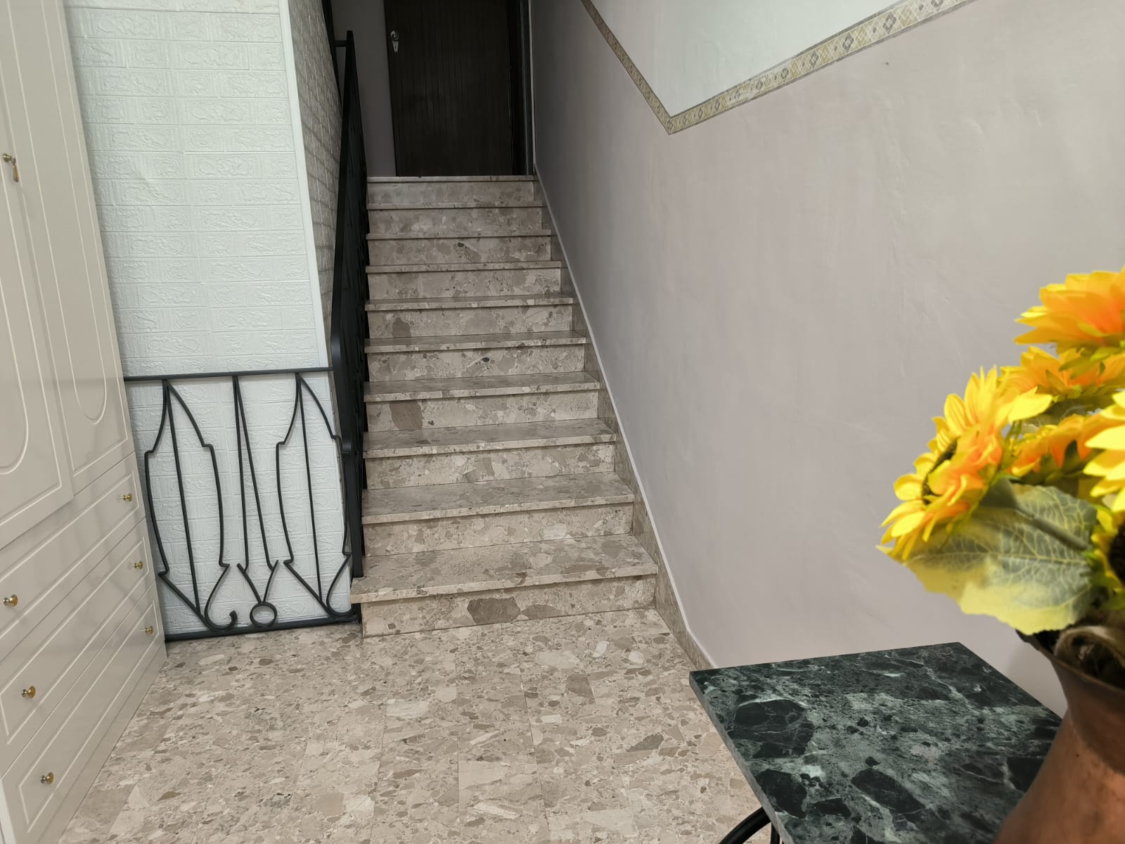 "Perlato del Sole" -
            Abitazione priivata (IS) Scala