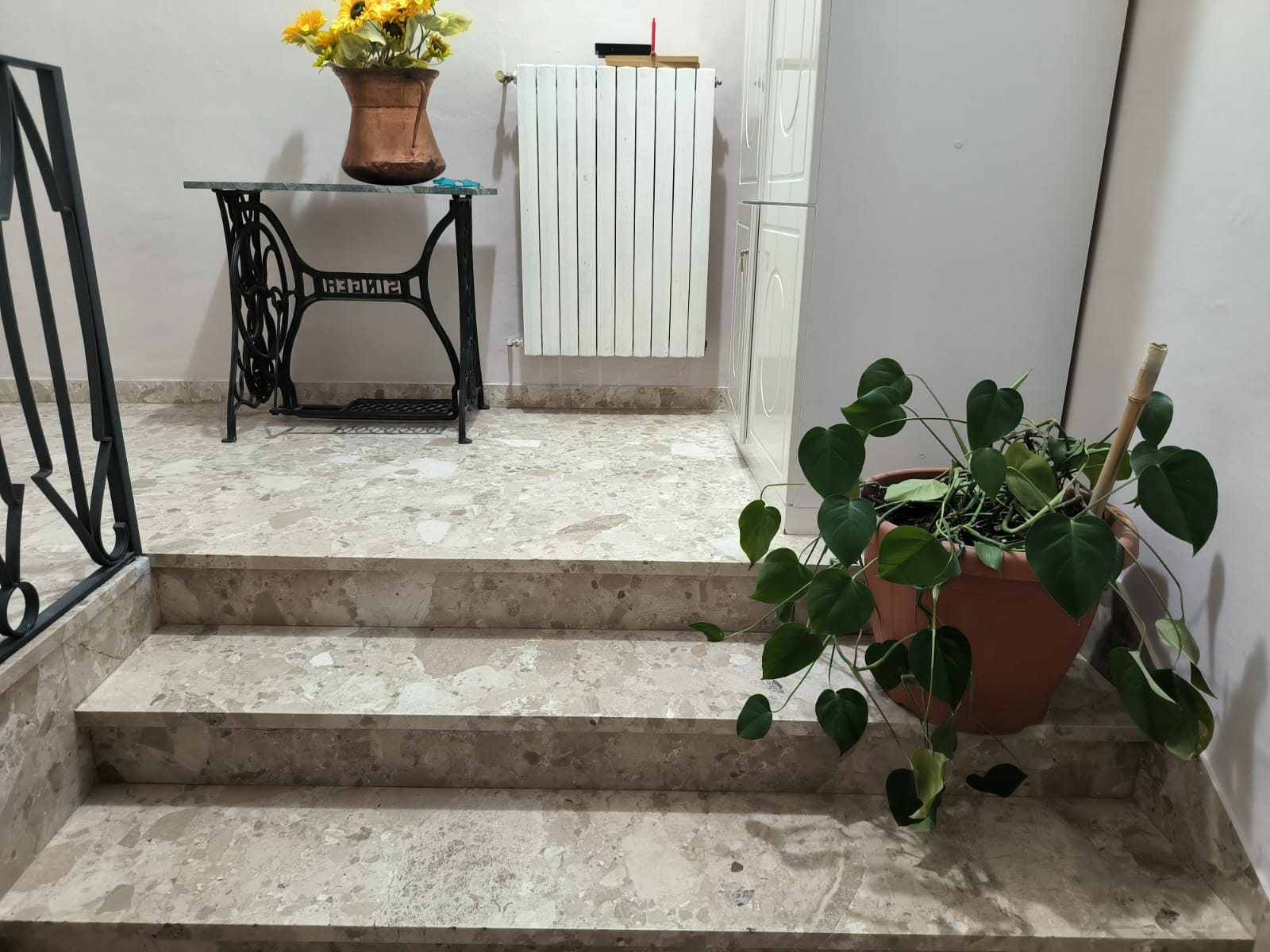 "Perlato del Sole" -
            Abitazione priivata (IS) Ingresso